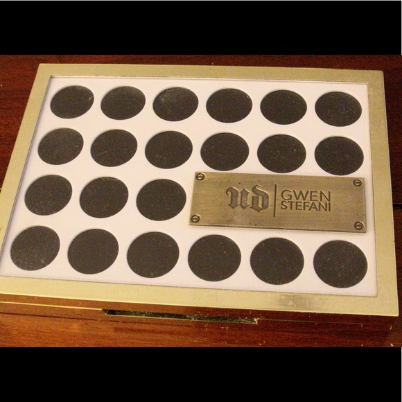 Urban Decay Gwen Stefani eyeshadow palette - Picture 4 of 5